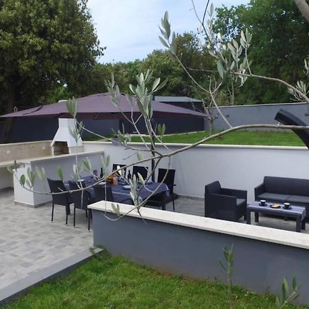 Apartment In Park Forest Soline Near The Sea Pjescana Uvala Zewnętrze zdjęcie